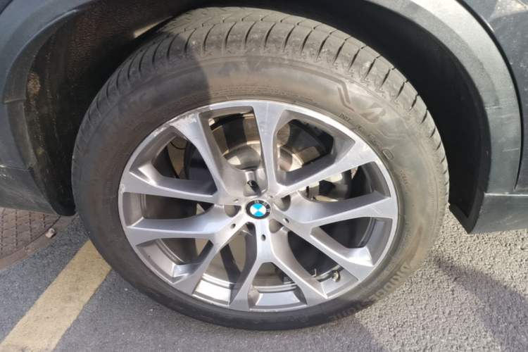 Used BMW X5 2019 xDrive30i X Design Package Right Rear Wheel Hub