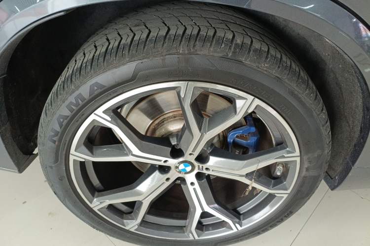 Used BMW X5 2019 xDrive40i Luxury Model with M Sport Package Right Rear Wheel Hub