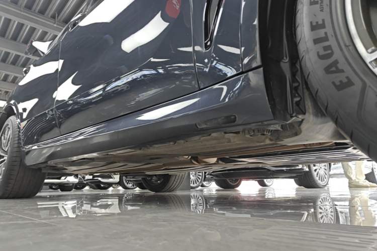 Used BMW X5 2019 xDrive40i M Sport Package Right Side Sill