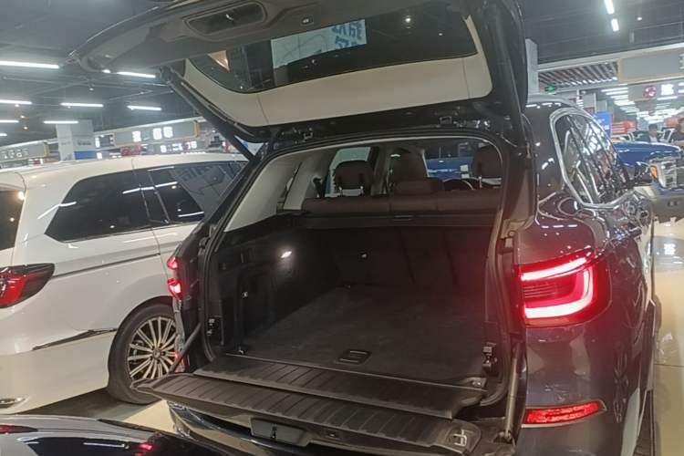 Used BMW X5 2019 xDrive30i M Sport Package Trunk