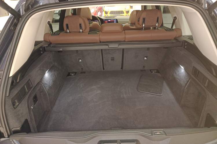 Used BMW X5 2019 xDrive40i M Sport Package Trunk