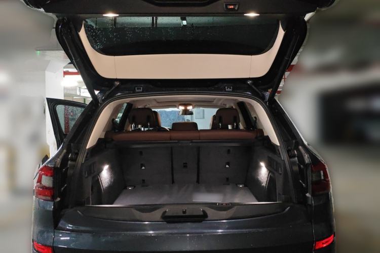 Used BMW X5 2019 xDrive40i M Sport Package Trunk