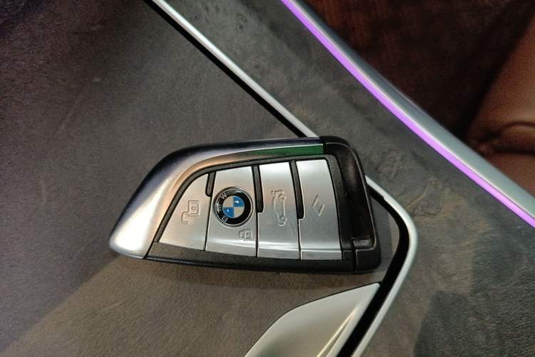Used BMW X5 2019 xDrive40i Luxury Model with M Sport Package Vehicle Key
