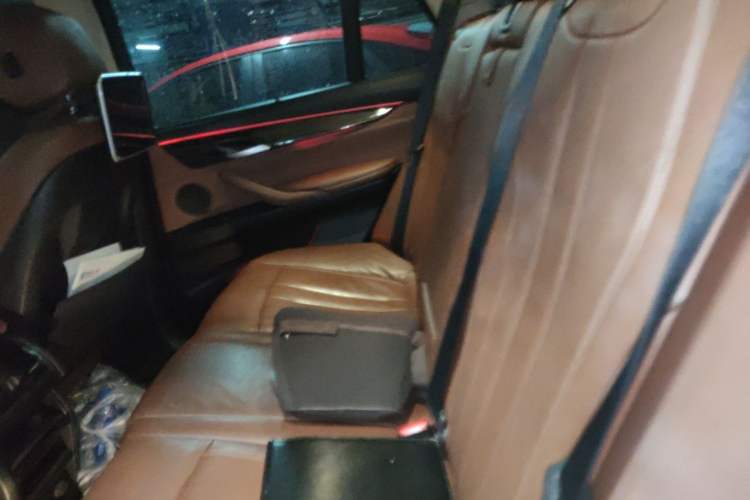 Used BMW X5  Left Rear Seat