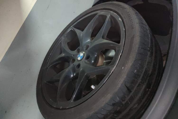Used BMW X5  Right Front Wheel Hub