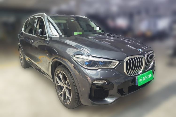 Used BMW X5 2019 xDrive40i Luxury Model with M Sport Package Front Right 45 Deg