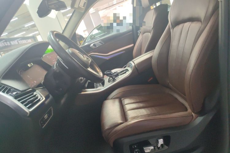 Used BMW X5 2019 xDrive40i Luxury Model with M Sport Package Left Front Seat
