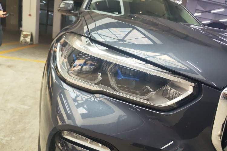 Used BMW X5 2019 xDrive40i Luxury Model with M Sport Package Right Front Headlight