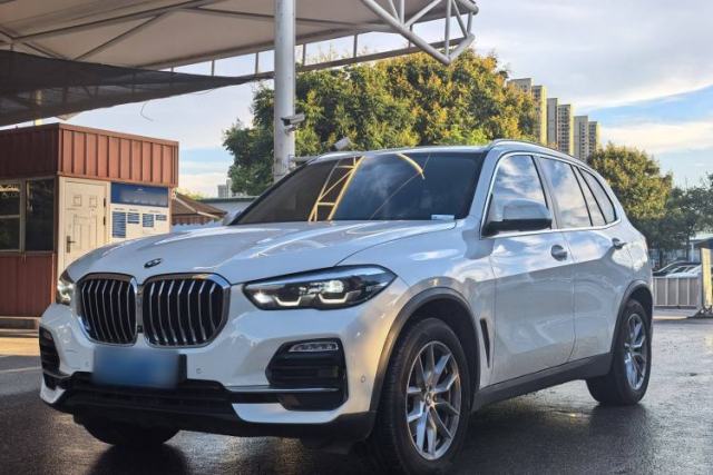 Used BMW X5 2019 xDrive40i XLine 19-inch wheels Middle East version