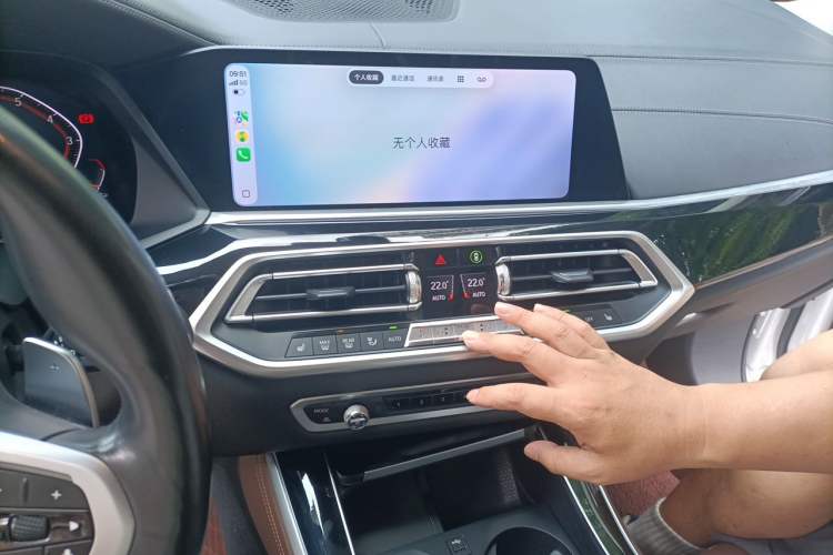 Used BMW X5 2019 xDrive40i Luxury Model with M Sport Package Audio And AC Panel