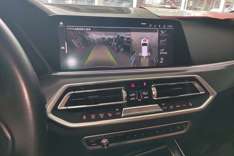 Used BMW X5 2019 xDrive40i XLine 19-inch wheels Middle East version Audio And AC Panel