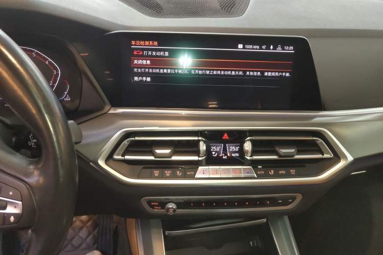 Used BMW X5 2019 xDrive40i Standard 19-inch wheels U.S. specification Audio And AC Panel
