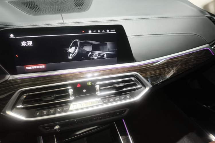 Used BMW X5 2019 xDrive40i Luxury Model with M Sport Package Audio And AC Panel