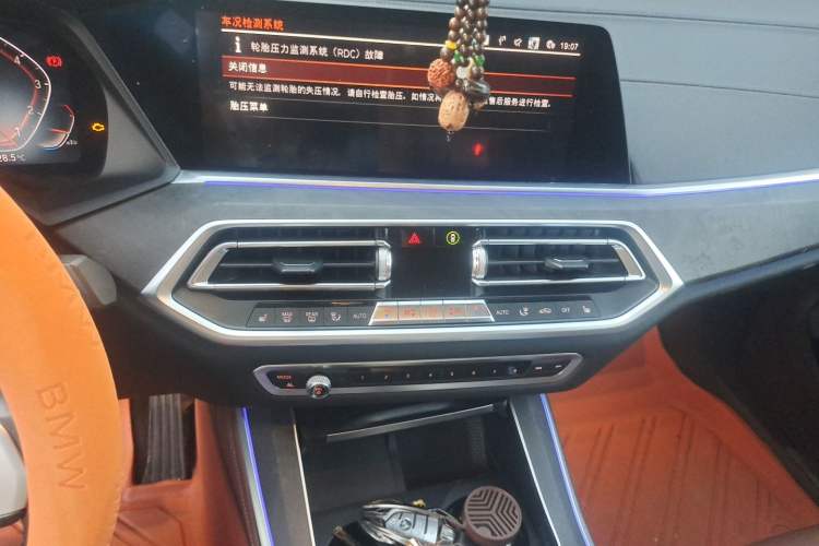 Used BMW X5 2019 xDrive40i Luxury Model with M Sport Package Audio And AC Panel
