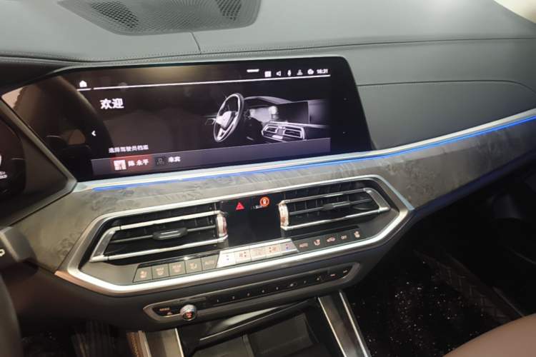 Used BMW X5 2019 xDrive40i Luxury Model with M Sport Package Audio And AC Panel