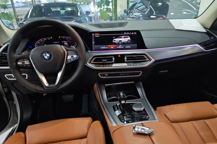 Used BMW X5 2019 xDrive40i Standard 19-inch wheels U.S. specification Center Console