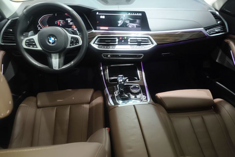Used BMW X5 2019 xDrive40i Luxury Model with M Sport Package Center Console
