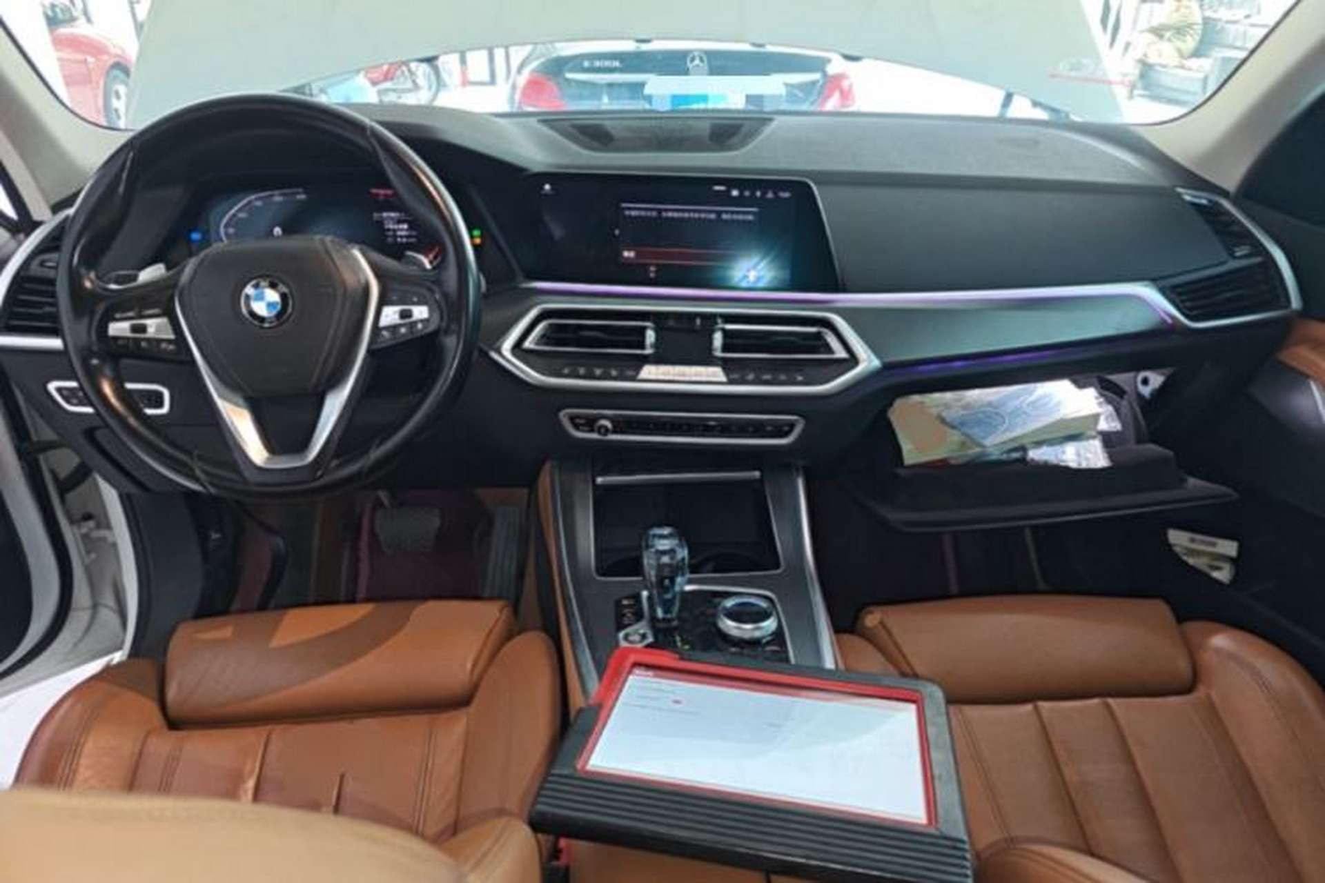 Used BMW X5 2019 xDrive40i Standard 19-inch wheels U.S. specification Center Console