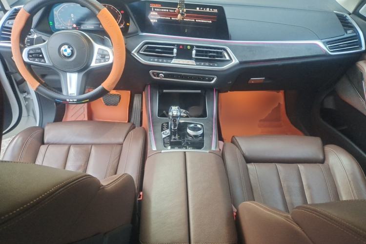 Used BMW X5 2019 xDrive40i Luxury Model with M Sport Package Center Console