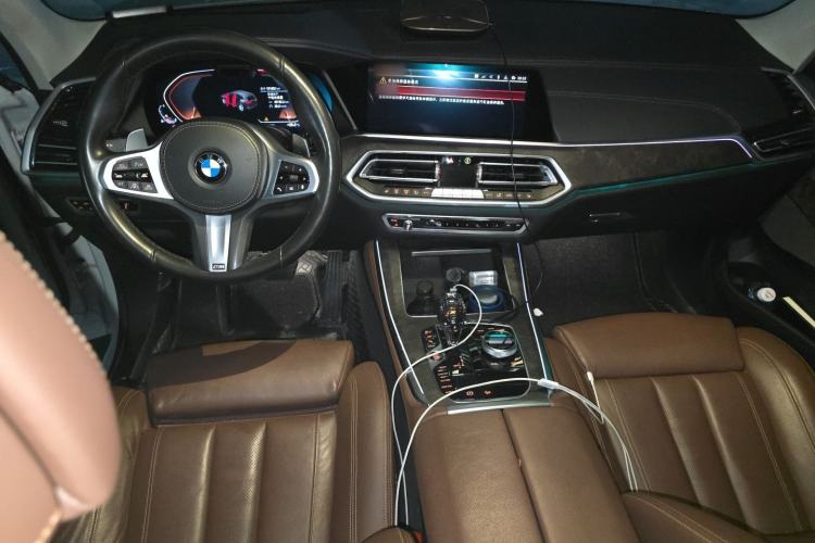 Used BMW X5 2019 xDrive40i Luxury Model with M Sport Package Center Console