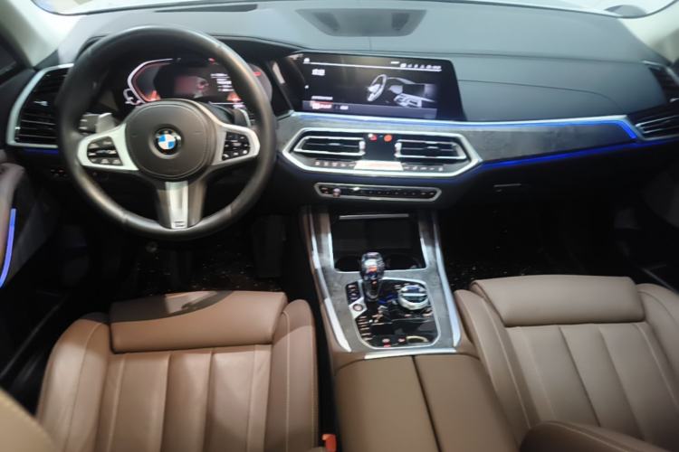 Used BMW X5 2019 xDrive40i Luxury Model with M Sport Package Center Console