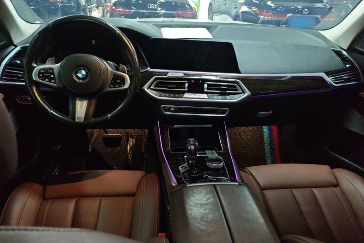 Used BMW X5 2019 xDrive40i Luxury Model with M Sport Package Center Console