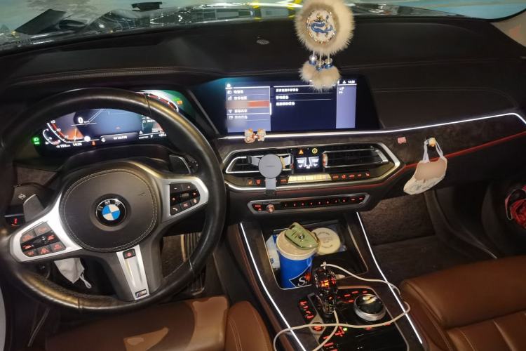 Used BMW X5 2019 xDrive40i Luxury Model with M Sport Package Center Console