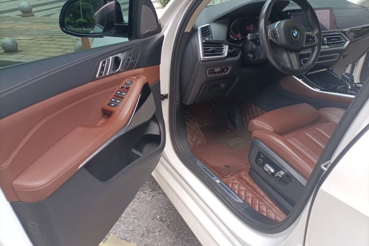 Used BMW X5 2019 xDrive40i Luxury Model with M Sport Package Driver Seat