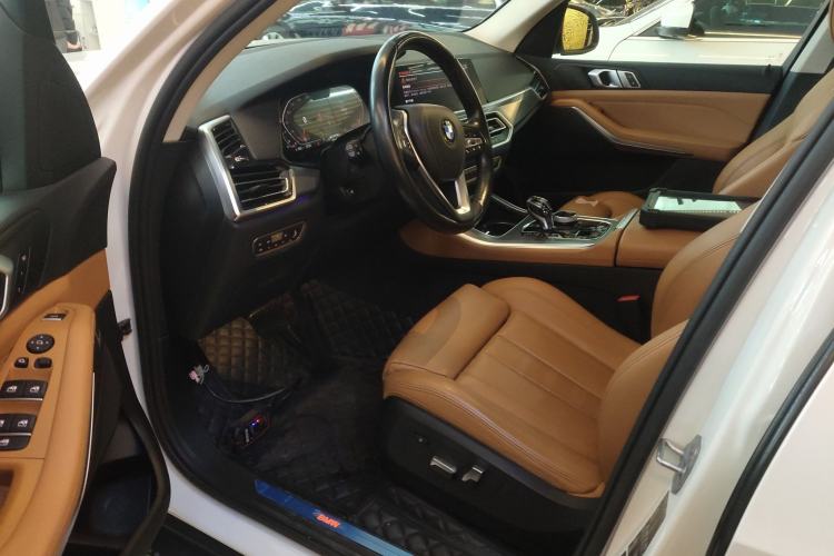Used BMW X5 2019 xDrive40i Standard 19-inch wheels U.S. specification Driver Seat