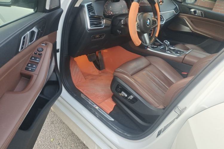 Used BMW X5 2019 xDrive40i Luxury Model with M Sport Package Driver Seat