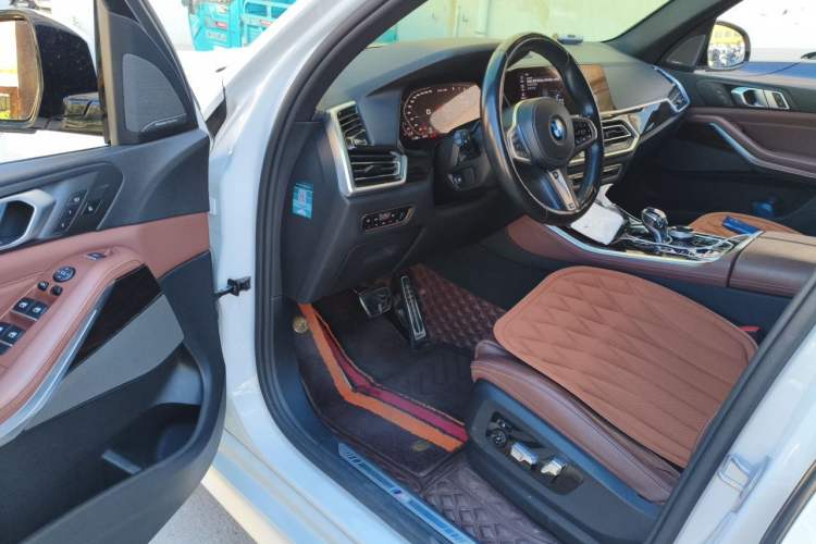 Used BMW X5 2019 xDrive40i Luxury Model with M Sport Package Driver Seat