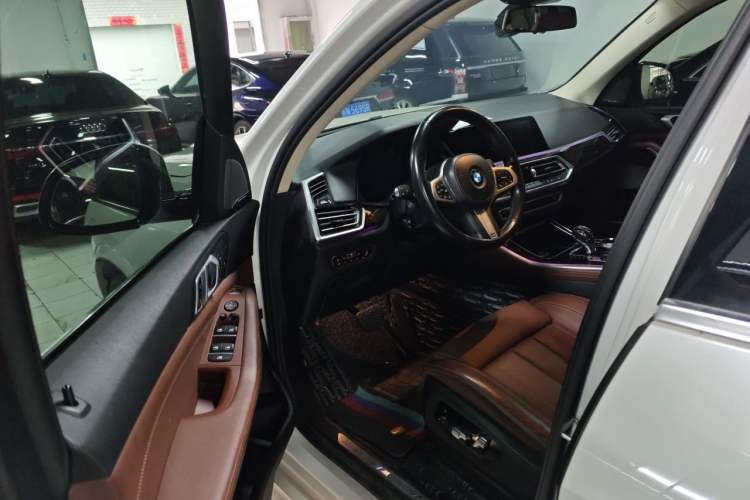 Used BMW X5 2019 xDrive40i Luxury Model with M Sport Package Driver Seat