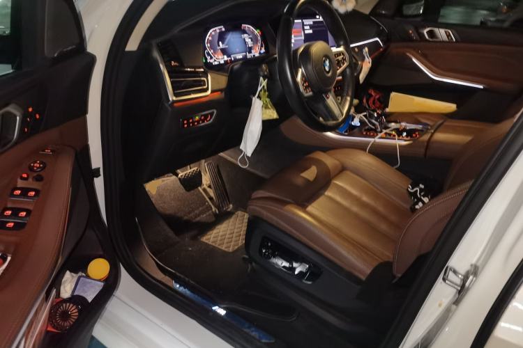 Used BMW X5 2019 xDrive40i Luxury Model with M Sport Package Driver Seat