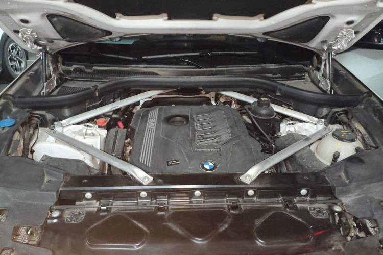 Used BMW X5  Engine Bay