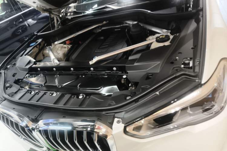 Used BMW X5 2019 xDrive40i Luxury Model with M Sport Package Engine Bay