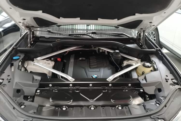 Used BMW X5 2019 xDrive40i M Sport Package Engine Bay