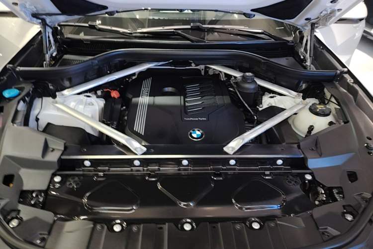 Used BMW X5 2019 xDrive40i M Sport Package Engine Bay
