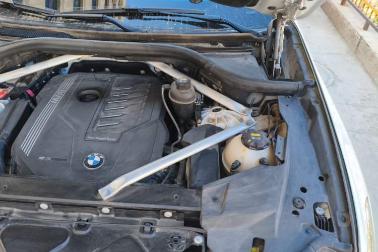 Used BMW X5 2019 xDrive40i Luxury Model with M Sport Package Engine Bay Left
