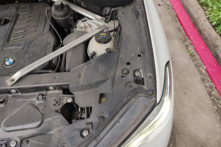 Used BMW X5 2019 xDrive40i M Sport Package Engine Bay Left