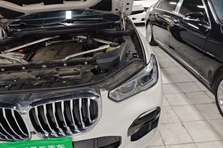 Used BMW X5 2019 xDrive40i Luxury Model with M Sport Package Engine Bay Left
