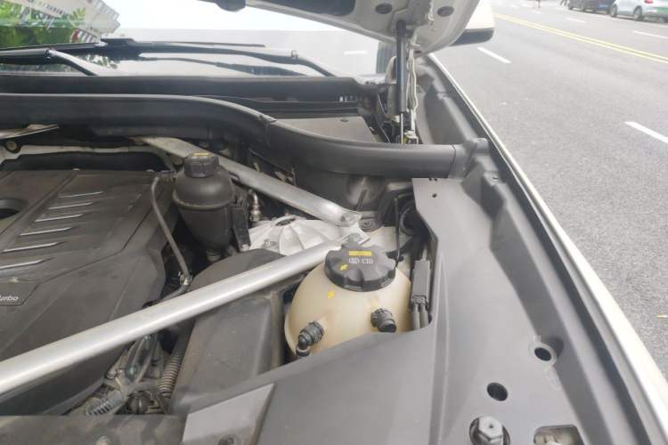 Used BMW X5 2019 xDrive40i M Sport Package Engine Bay Left