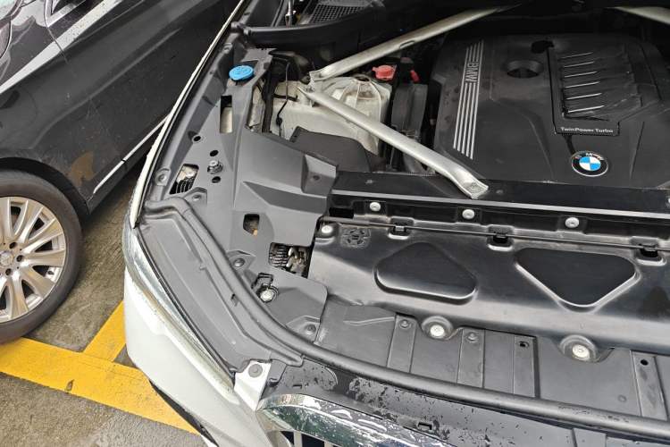 Used BMW X5 2019 xDrive40i M Sport Package Engine Bay Right
