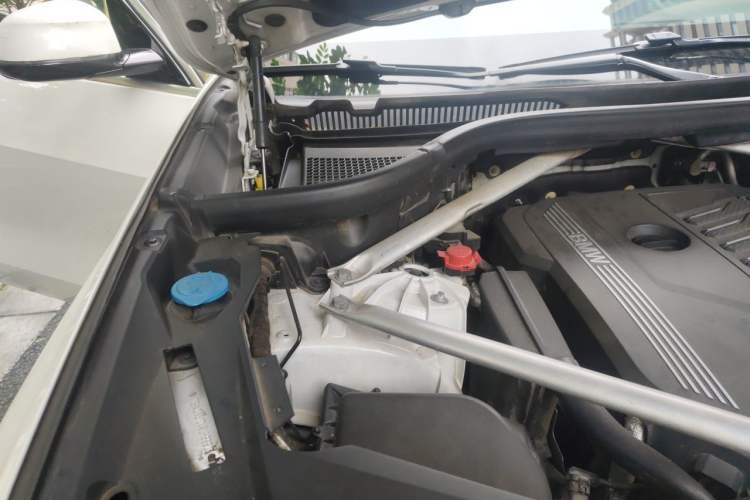 Used BMW X5 2019 xDrive40i M Sport Package Engine Bay Right