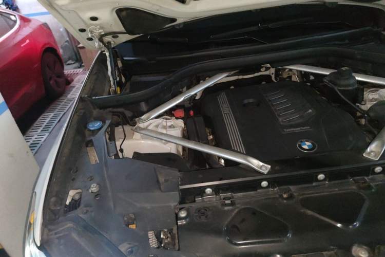 Used BMW X5 2019 xDrive40i M Sport Package Engine Bay Right