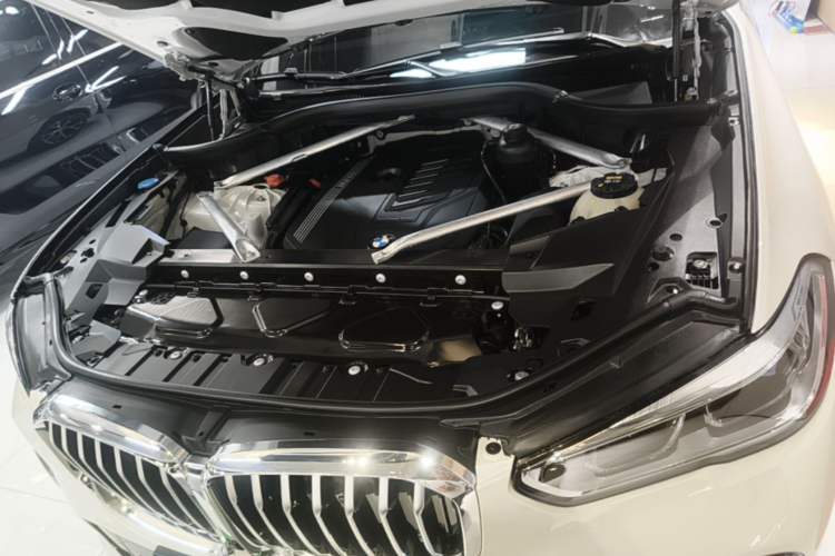 Used BMW X5 2019 xDrive40i Luxury Model with M Sport Package Engine Bay