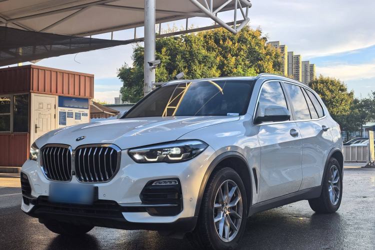 Used BMW X5 2019 xDrive40i XLine 19-inch wheels Middle East version Exterior 3