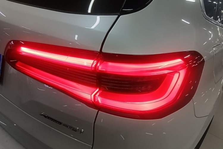 Used BMW X5 2019 xDrive40i M Sport Package Exterior 3