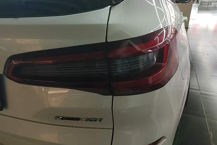 Used BMW X5 2019 xDrive40i M Sport Package Exterior 3