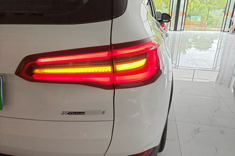 Used BMW X5 2019 xDrive40i Standard 19-inch wheels U.S. specification Exterior 3