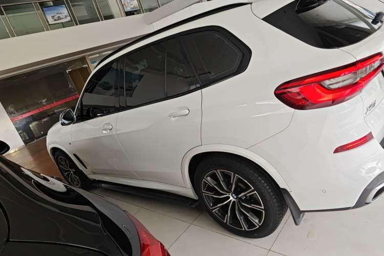 Used BMW X5 2019 xDrive40i M Sport U.S. specification Exterior 3